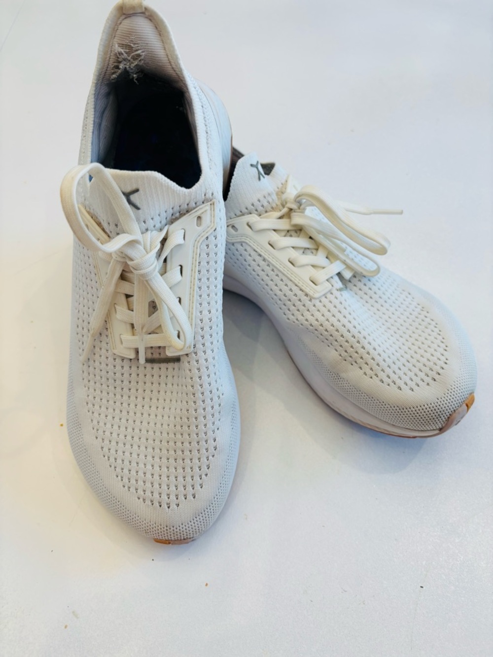 Men's White Knit Athletic Sneakers with Cushioned Foam Midsole size 8 - Picture 3 of 12